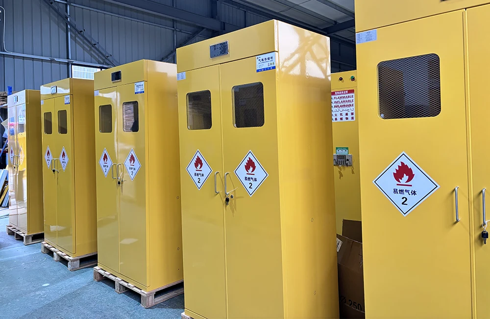 रसायनों को पेशेवर सुरक्षा कैबिनेट की आवश्यकता क्यों है?